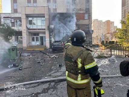 Спасатели спасли людей пожарных Киева