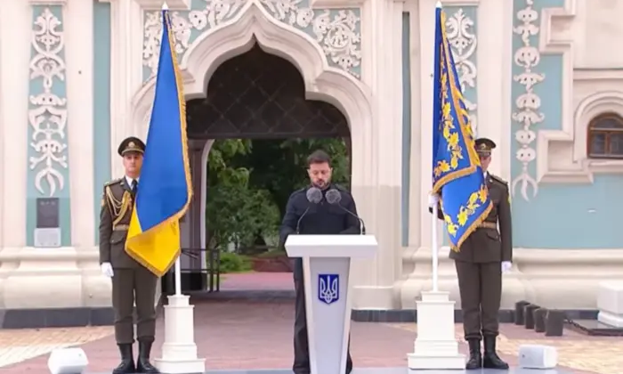 Зеленський привітав громадян із Днем Конституції