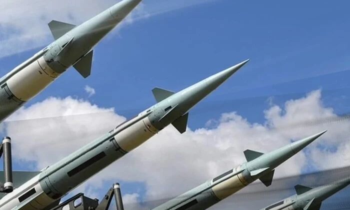 Черно-белая картинка с взрывными символами