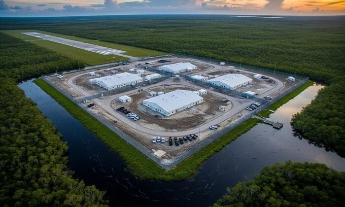 Центр содержания мигрантов в США