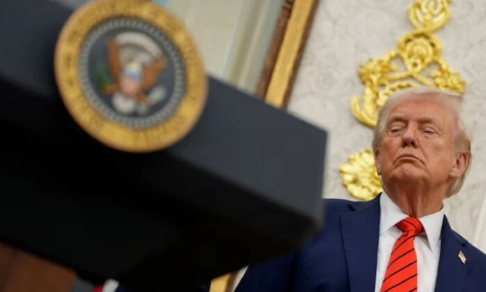 Трамп позбирає права на матчі