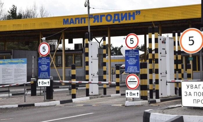 Митниця попередила про затримки на кордоні з Польщею: причина