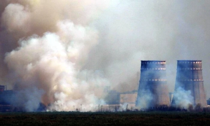 Дим і димний вихор біля ЗАЕС