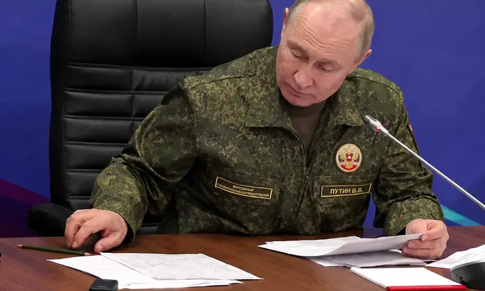 Волга Путіна в камуфляжі з олівцем