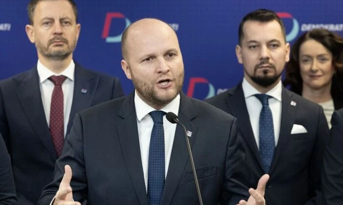 Slovakia: signatures for referendum and early elections