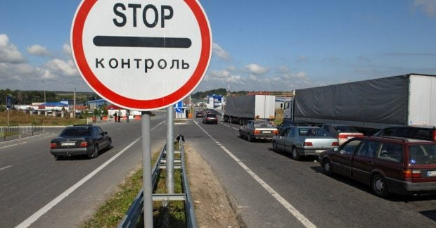 Russian drone attacks block EU borders, Ukraine negotiates customs control relocation