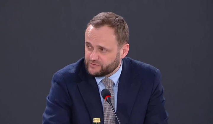 Дорога с ямой на польских трассах