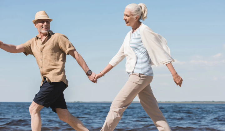 Elderly men exercising to reduce dementia risk