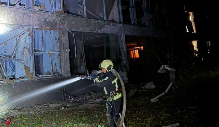 Пошкоджена будівля вищого навчального закладу