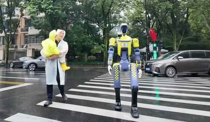Гуманоїдний робот DR02 в Китаї