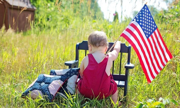 Женщина с ребенком на денежном знаке