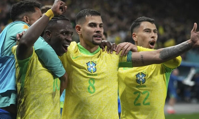 Прапори двох футбольних збірних