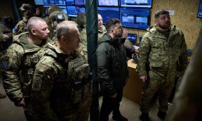 Зеленський та Сирський у передовому командному пункті