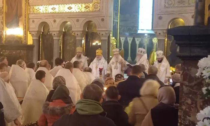 Патріарх Філарет під час богослужіння