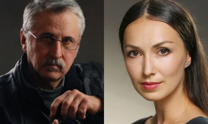 Актриса в сценічному костюмі співає