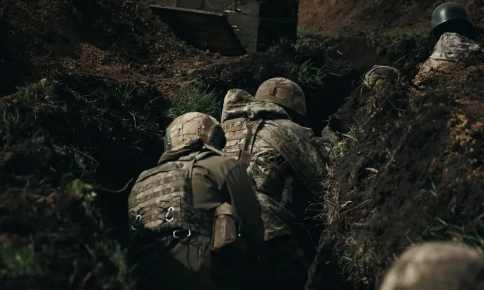 Військові відводять бійців ЗСУ з фронту на Донеччині