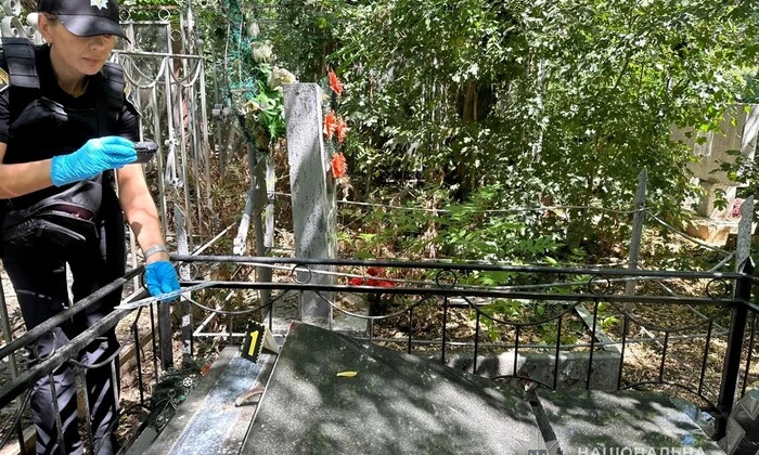 П'яний вандал розбив пам'ятники на кладовищі