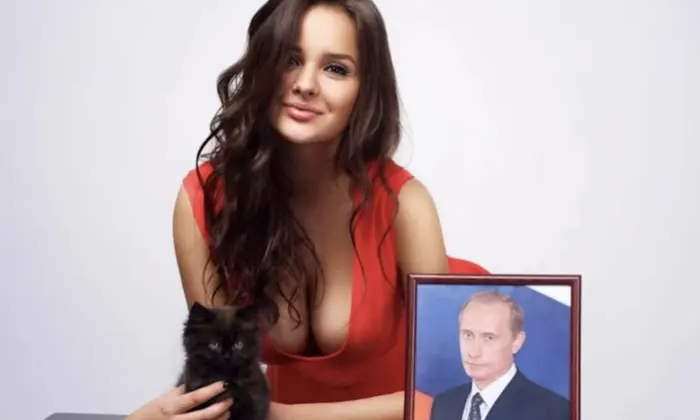 Photograph of Putin with a young girl
