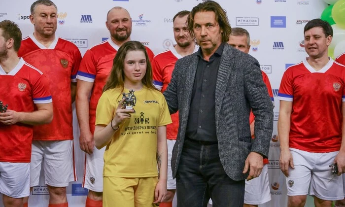 Легендарный футболист на футбольном поле