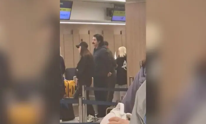 Павло Зібров у аеропорту Кишинів