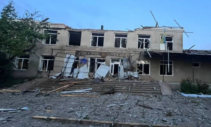 Разрушение медицинского учреждения и лицея в Одесской области