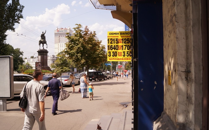 Ціна долара та євро у вересні