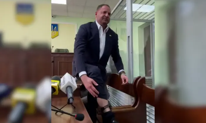 Ермак с электронным браслетом и паспортом