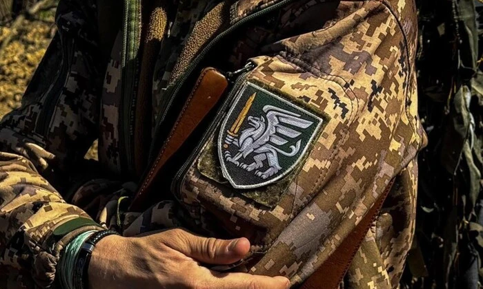 Китайські військові у полоні української бригади