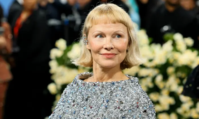 Памела Андерсон з новою зачіскою
