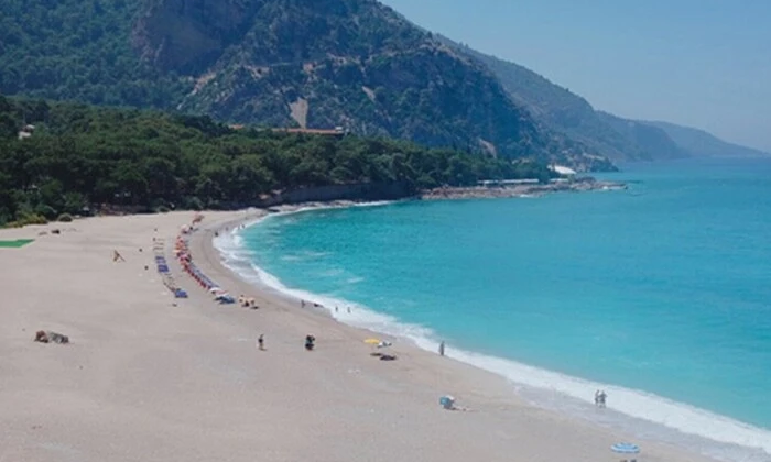 Порожній пляж у Туреччині у літо