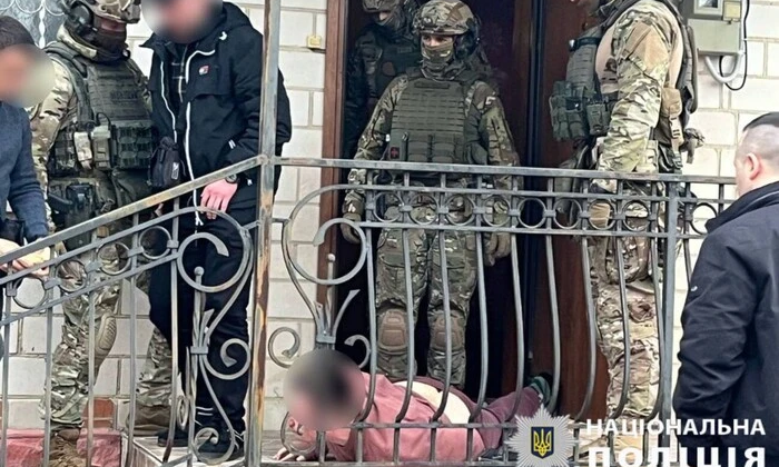 Ученик создал нарколабораторию за границей