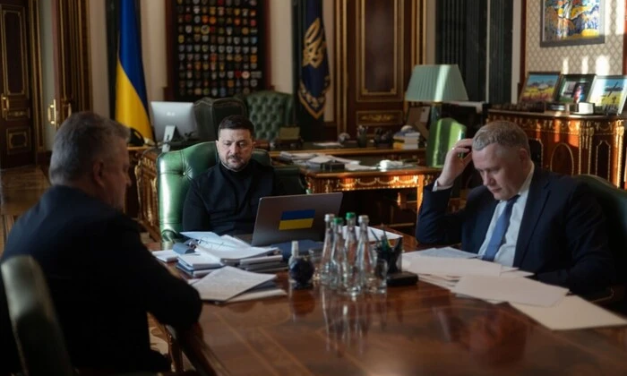 Zelensky talks on the phone with the President of Honduras