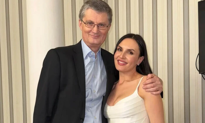 Міла Нітіч розмовляє з журналістами