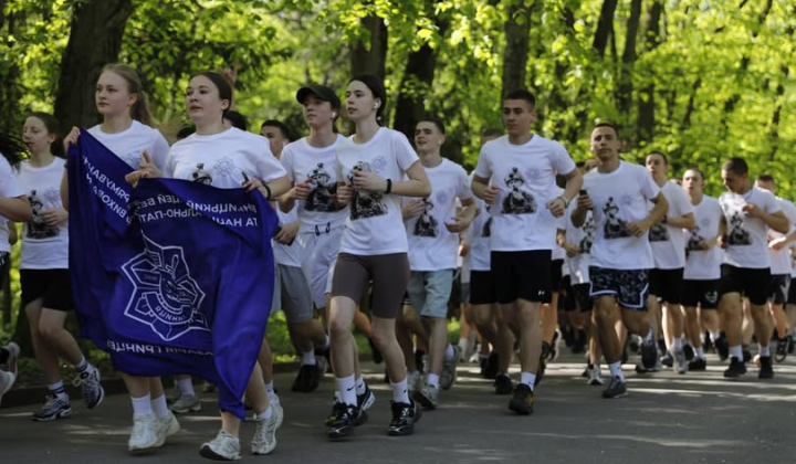 Учасники забігу під час святкування