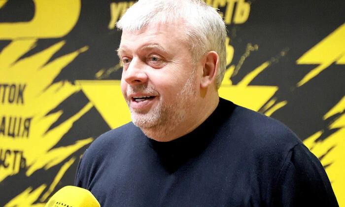 Григорий Козловский, игрок академии «Руха» в футболке команды