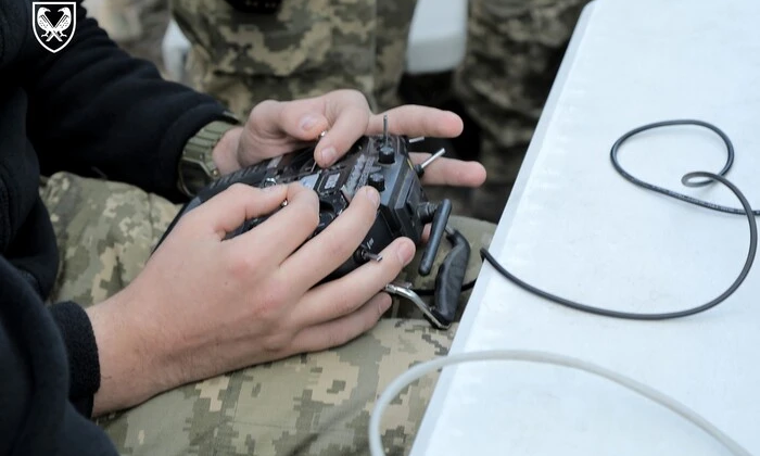 Українські військові збивають дрони