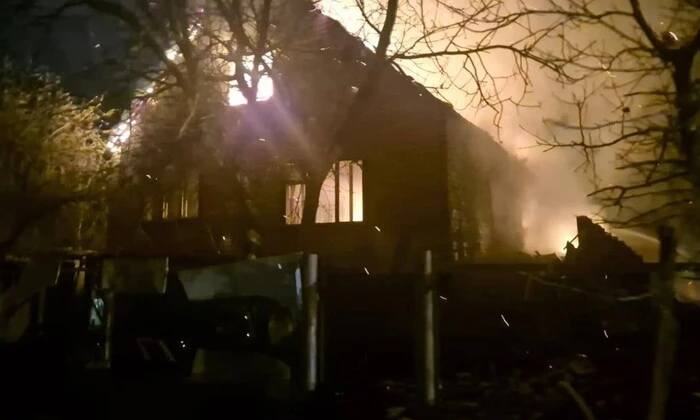 Атака БПЛА привела к пожару дома