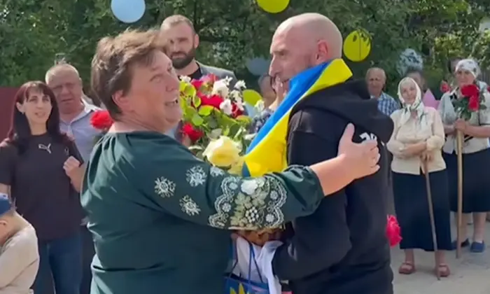 Село на Вінниччині приветствует вернувшегося воина