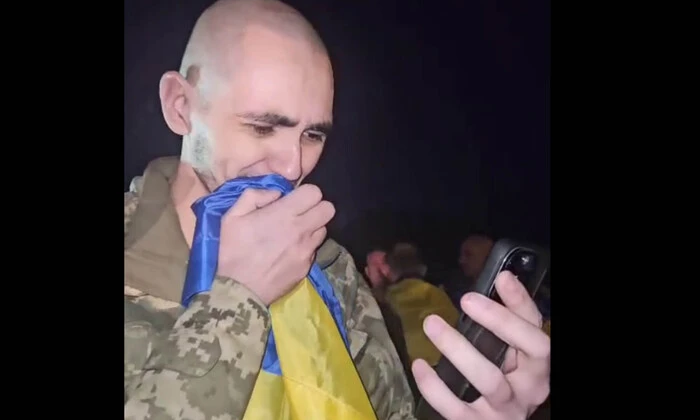 Первая встреча освобожденного защитника с родными