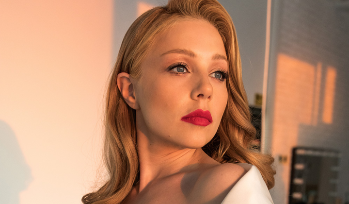 Тіна Кароль з матір'ю недалеко від акваріуму