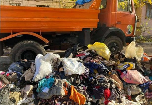 Из жилища одеситки вывезли три грузовика мусора (ФОТО)