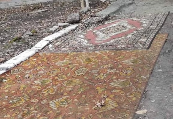 В Днепре асфальт покрыт коврами