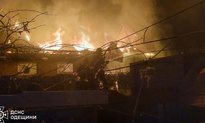 Атака на Одещину: пожар в жилых зданиях