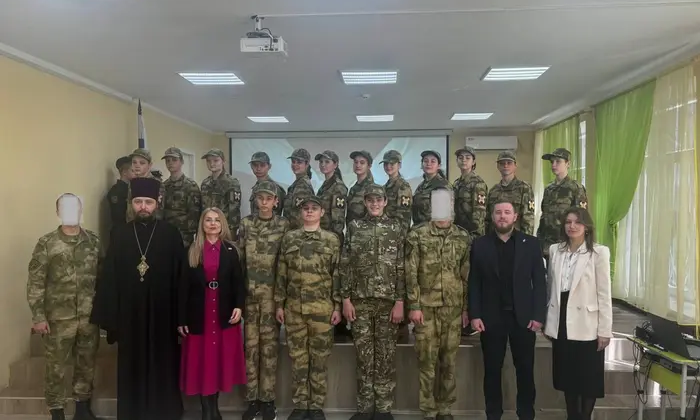 Окупанти змушують школярів присягати РФ під церковне благословення