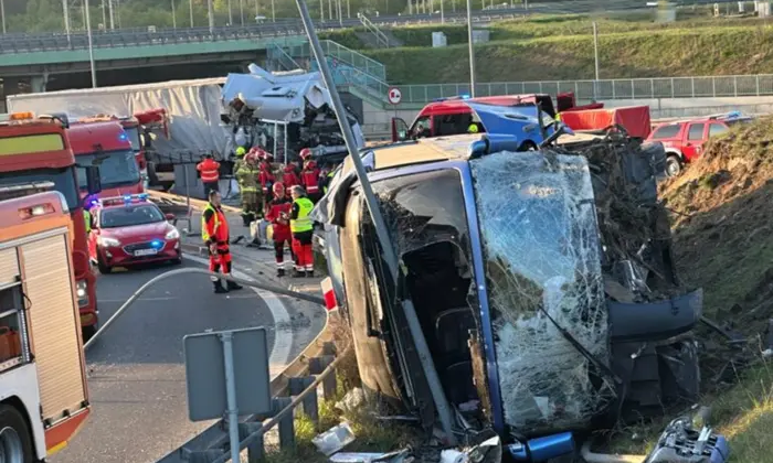 Автобус с украинцами перевернулся в Варшаве