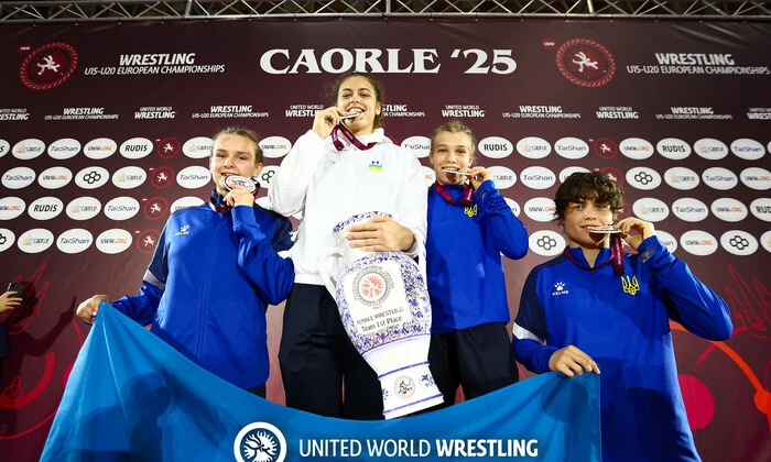 Сборная Украины - победители чемпионата Европы U20 по борьбе