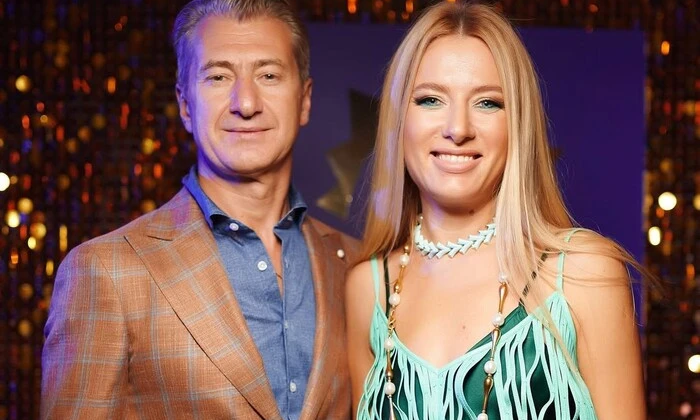 Дівчина розповідає про зміни відносно статусу продюсера