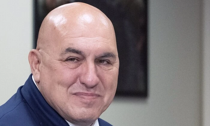 Министр обороны Италии на шуткует над миссией НАТО