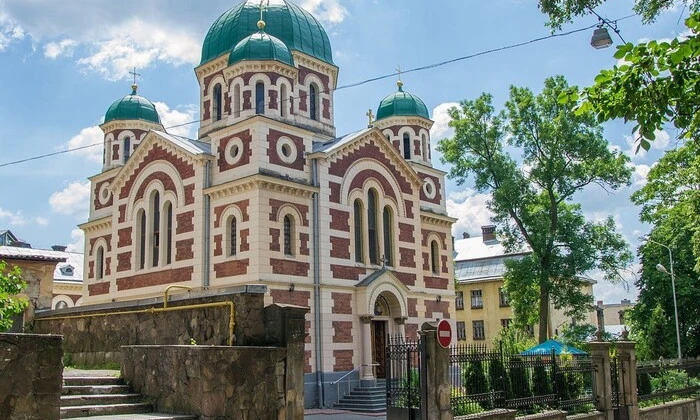 На фото - разрушенная Московская церковь