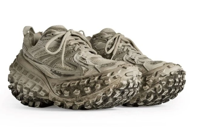 Зумери перетворили брудні кросівки в тренд